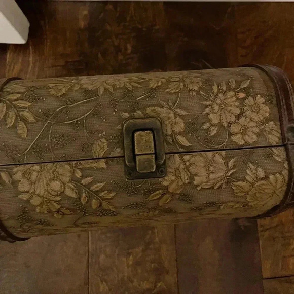 Vintage 60s Wooden Box Purse Floral Embossed Maroon Velvet Lining Handbag Bag - Picture 3 of 7